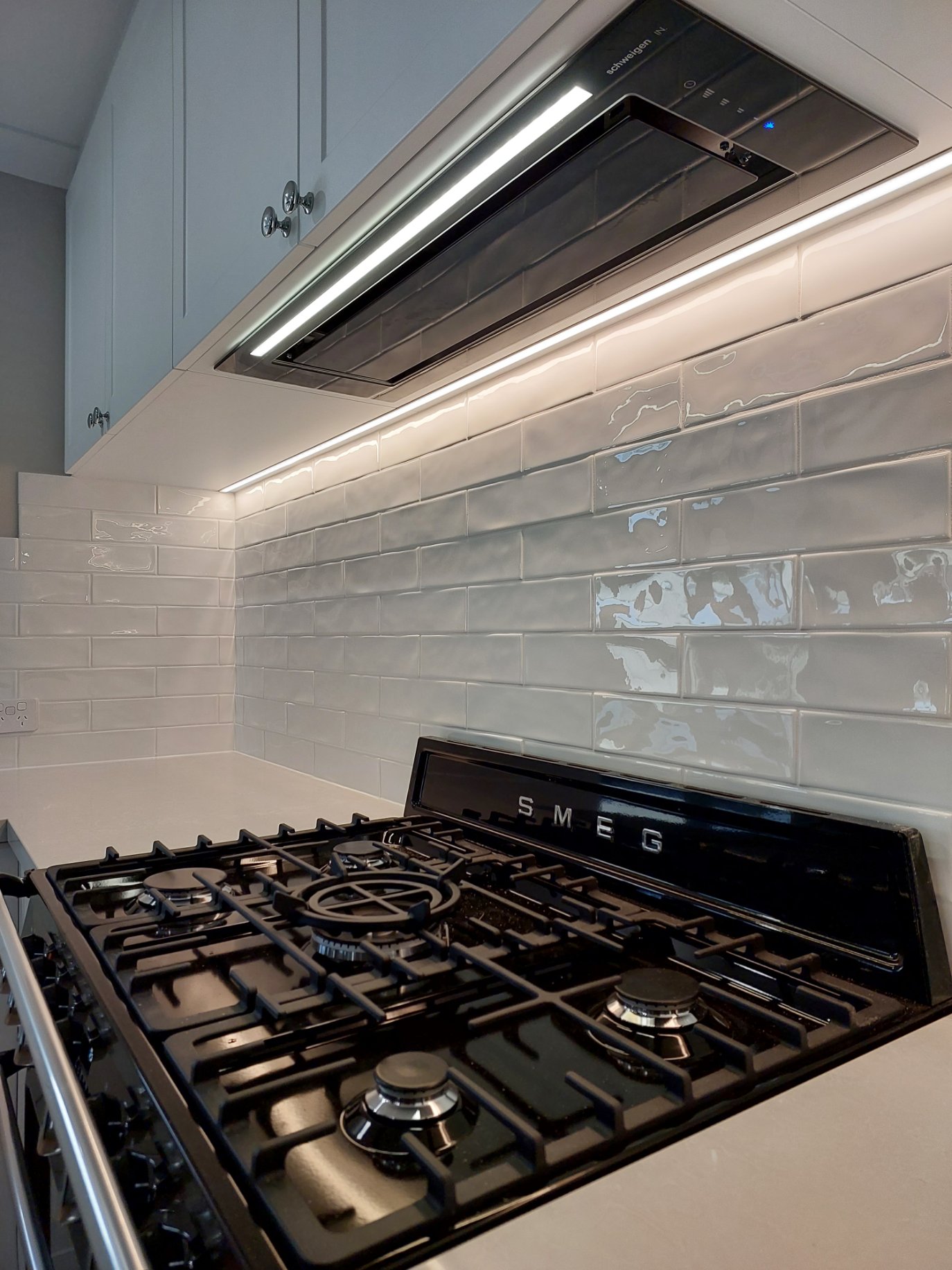 Custom High-End Kitchen — Rangehood, splashback and task lighting