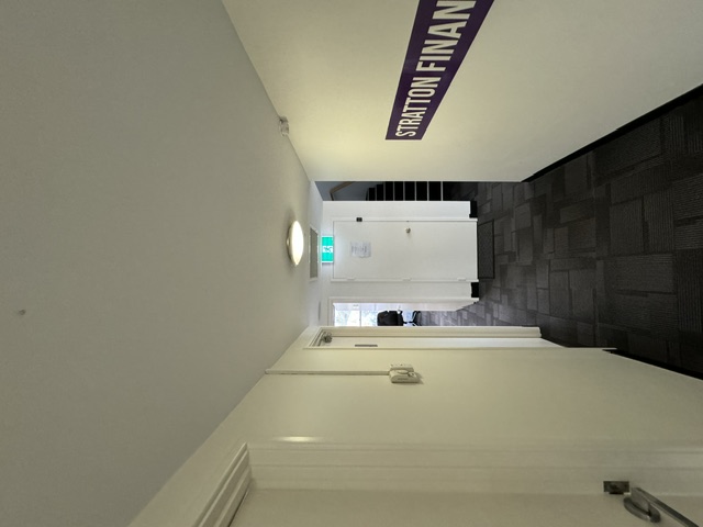 Stratton Finance — Branding & finishes